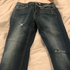 Never worn! Distressed jean